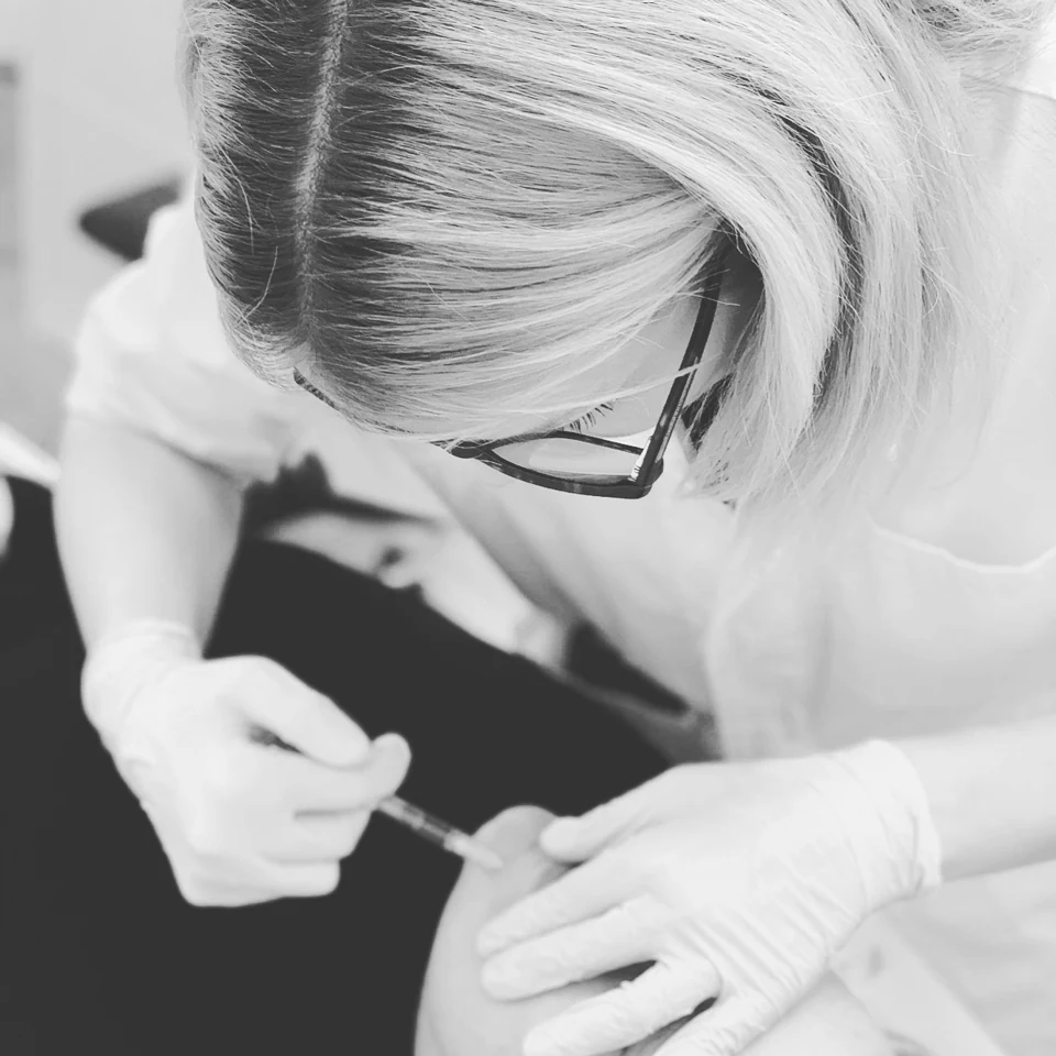 Anna Wernerliv under en behandling på VIP clinic Västkusten